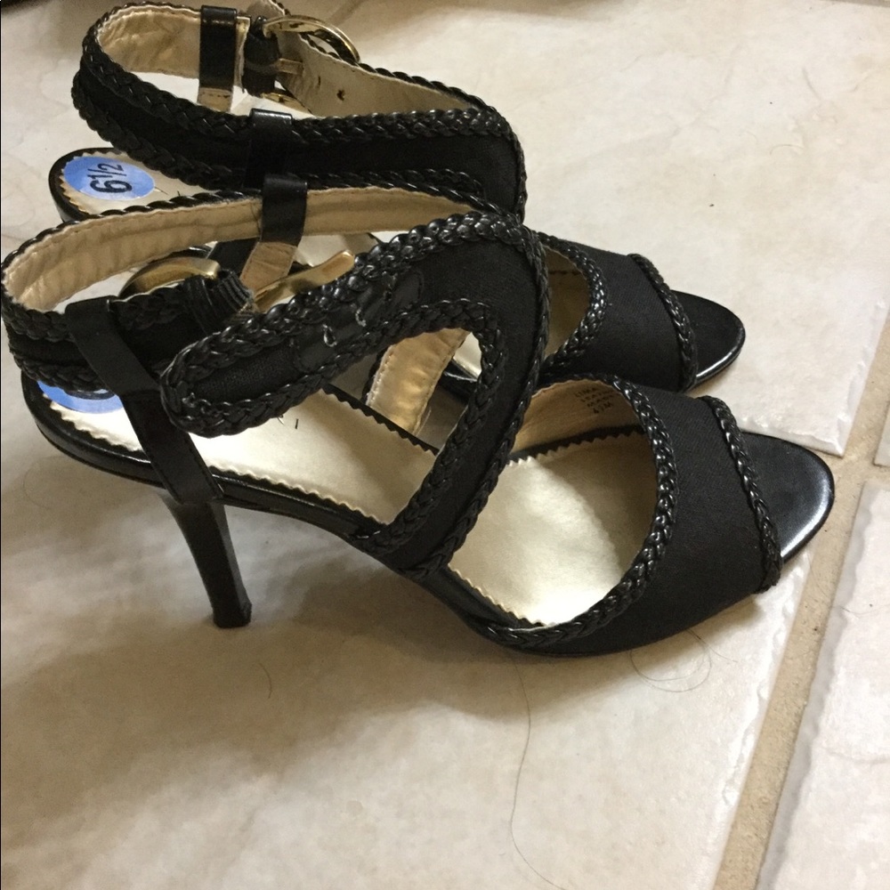 Shoes - Picture 2 of 8